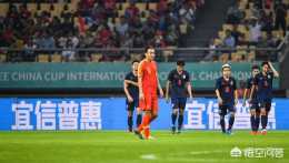 中國足球浪費了那麼多的錢卻一無建樹，為什麼他們不感到羞恥呢？