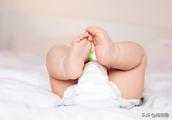 新生兒穿紙尿褲會導致O型腿嗎？