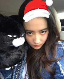 劉亦菲在微博曬聖誕小紅帽照片超可愛，怎麼畫眼妝才能和她一樣顯眼大？