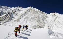 在丹巴甲居藏寨看到的雪山是喜馬拉雅雪山嗎？